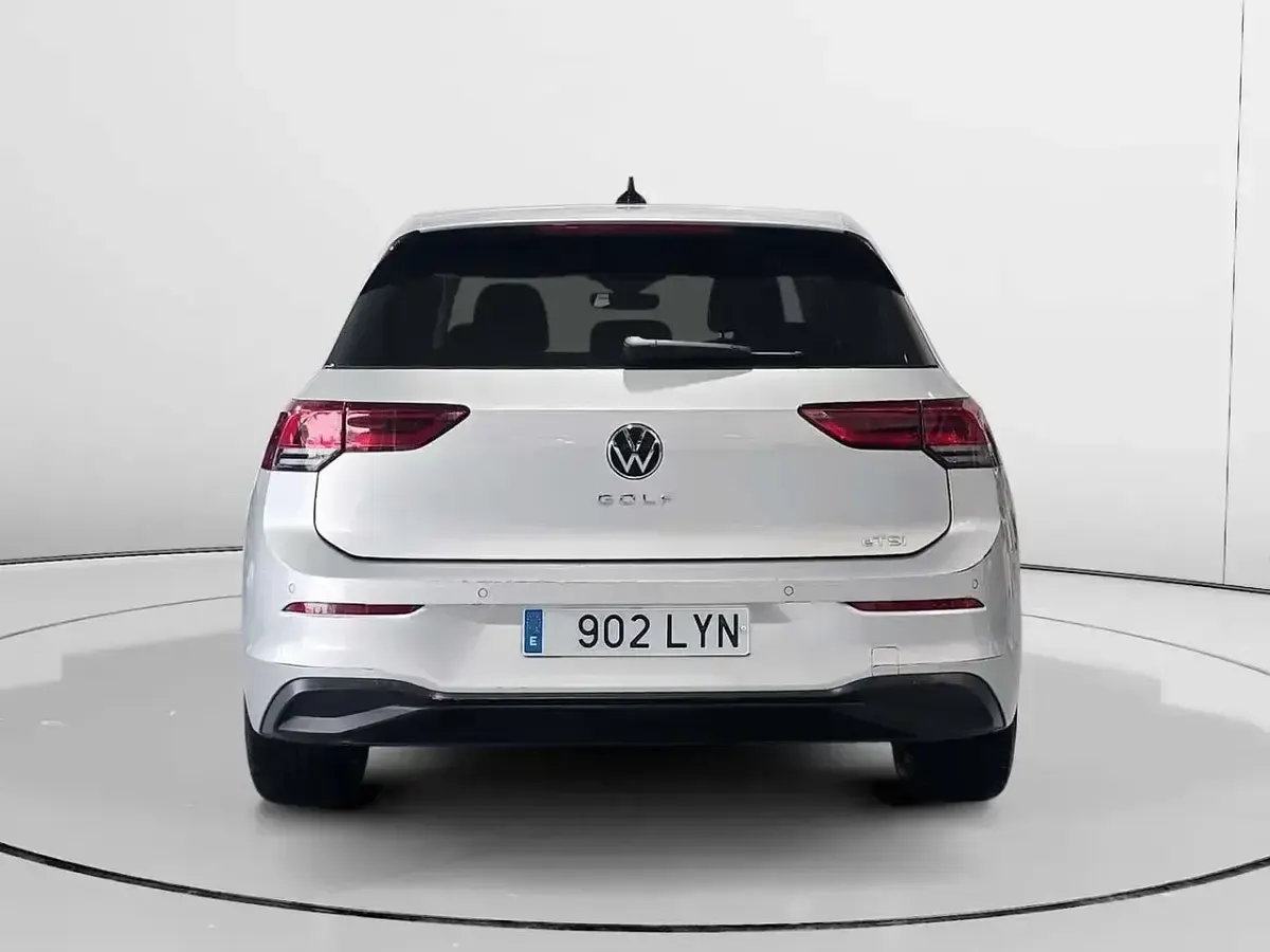 Usado VW Golf VIII Life 110 CV (80 kW) 2022 Gris Berlina