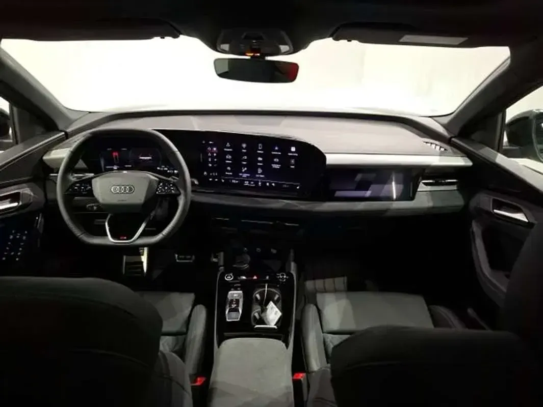 Usado Audi A6 e-tron S-Line 284 kW (387 CV) 2026 Gris Berlina