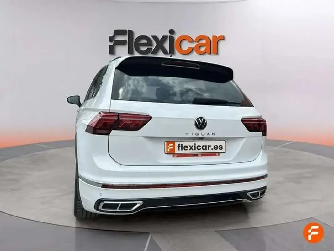 Usado VW Tiguan R-line 150 CV (110 kW) 2023 Blanco SUV
