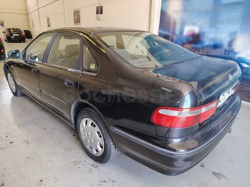 Usado Honda Accord S 115 CV (84 kW) 1996 Negro Berlina