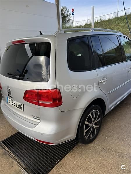 Usado VW Touran Advance 140 CV (102 kW) 2012 Gris / plata Monovolumen