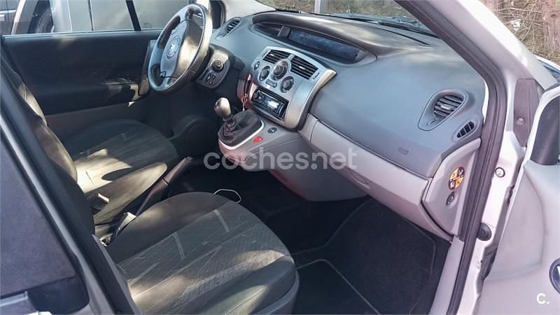 Usado Renault Scénic II 105 CV (77 kW) 2006 Gris / plata Monovolumen