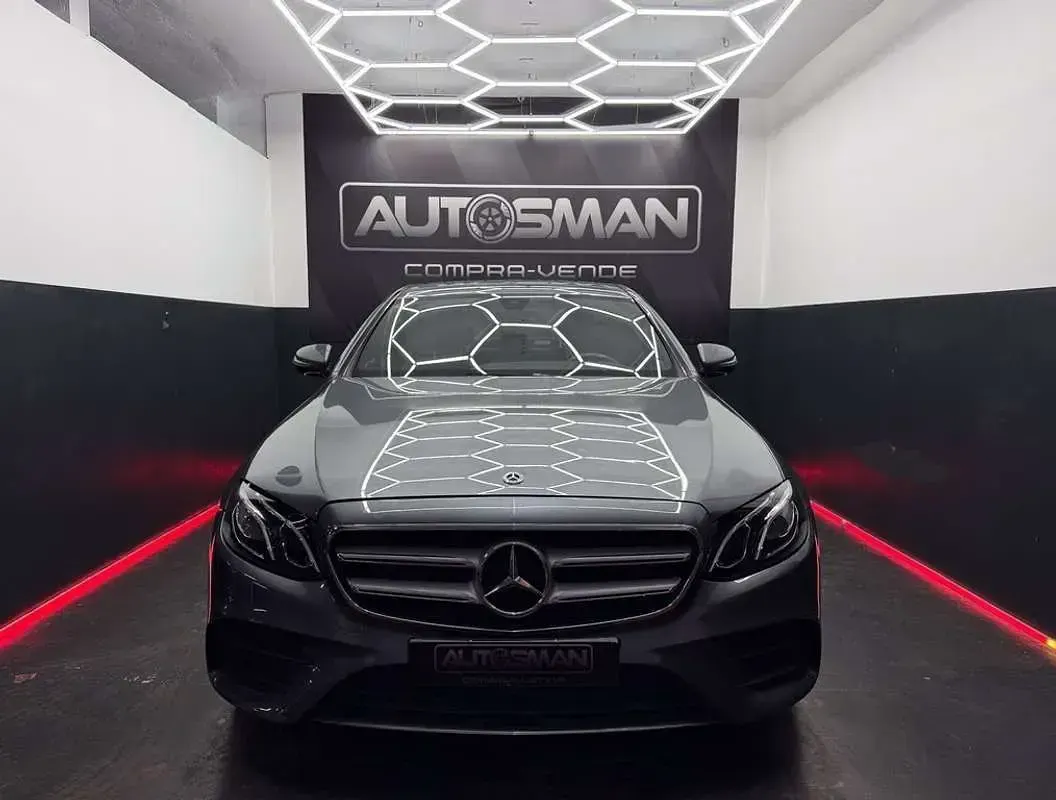 Usado Mercedes E220 193 CV (141 kW) 2019 Gris Berlina