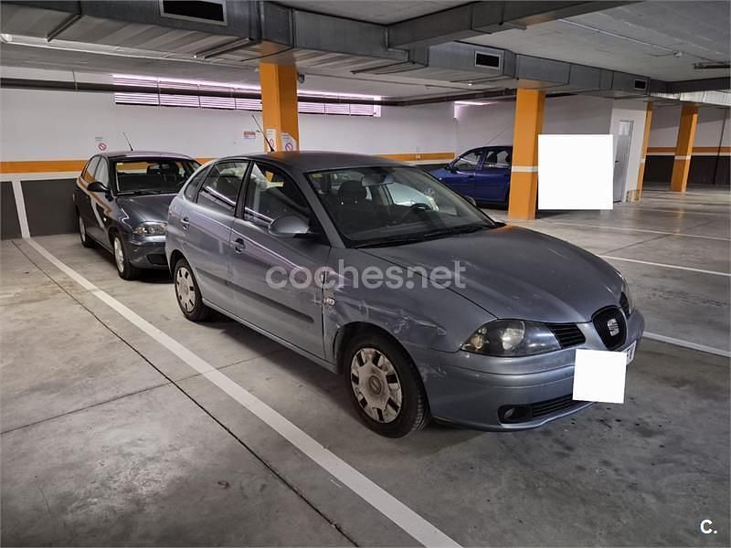Usado Seat Ibiza 100 CV (73 kW) 2005 Gris / plata Berlina