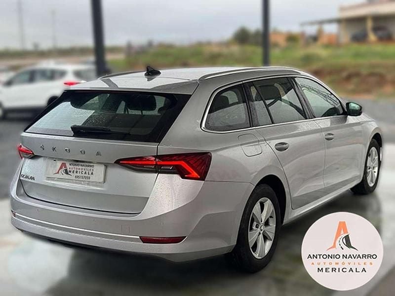 Usado Skoda Octavia Ambition 116 CV (85 kW) 2021 Gris Utilitario