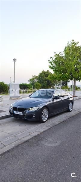 Gris / plata Usado 2012 BMW 320 Luxury Line Berlina | 15.490 € (Un poco caro) - Imagen 1/4