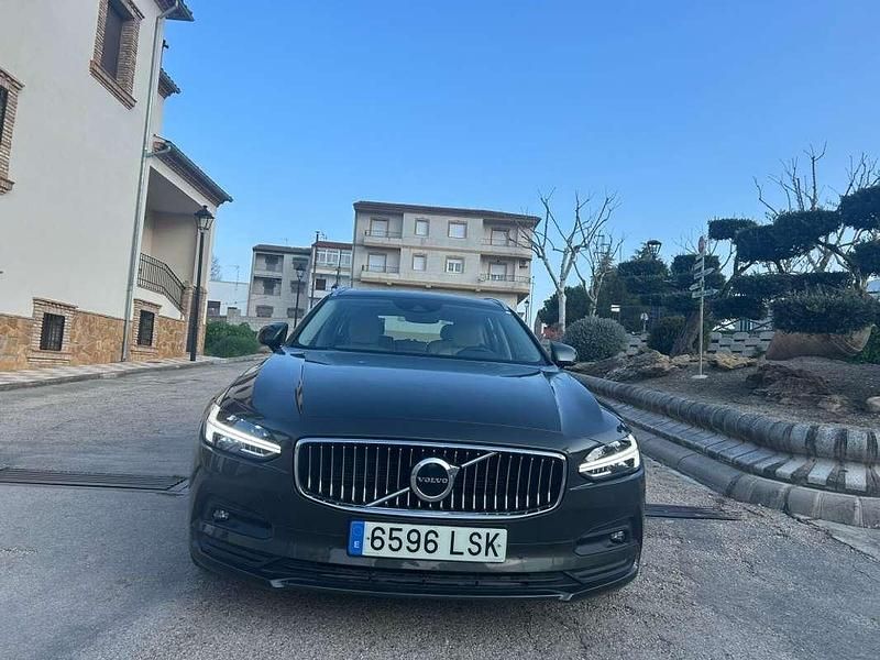 Käytetty Volvo V90 Momentum 197 HP (144 kW) 2021 Harmaa Farmari