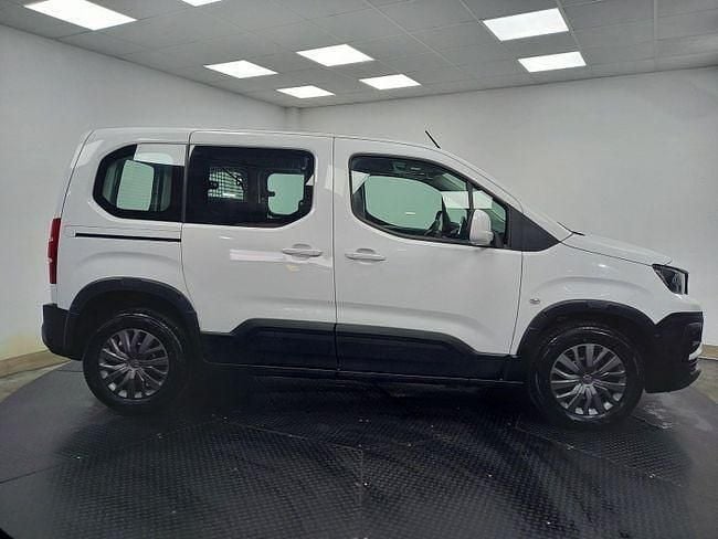 Usado Peugeot Rifter Active 101 CV (74 kW) 2023 Blanco Monovolumen