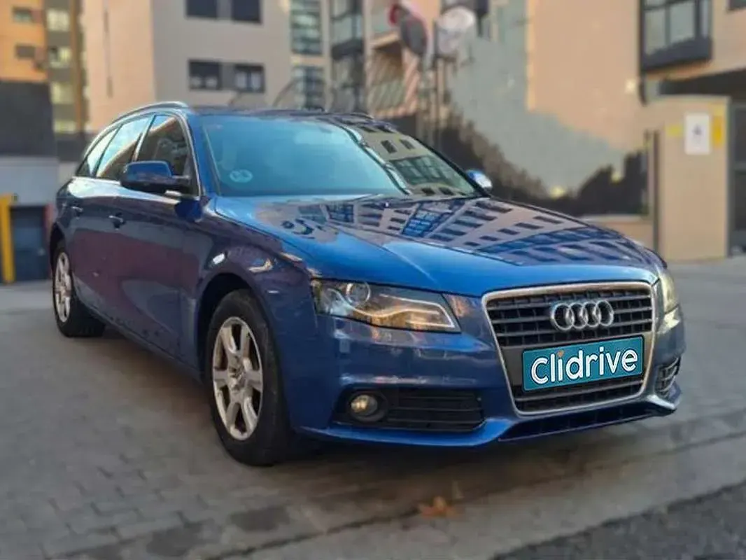 Usado Audi A4 Premium 150 CV (110 kW) 2011 Azul Familiar