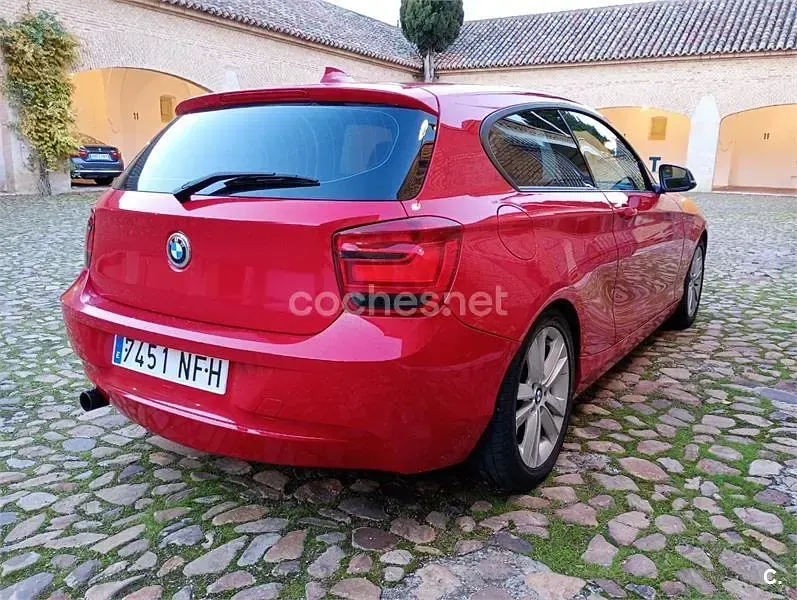 Usado BMW 114 102 CV (75 kW) 2012 Rojo Utilitario