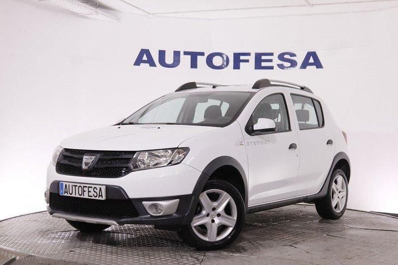 Usado Dacia Sandero Stepway 90 CV (66 kW) 2017 Blanco Utilitario