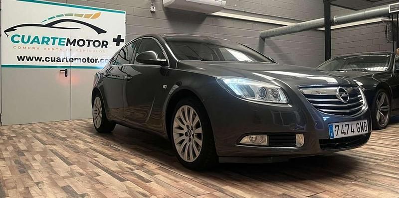 Gris Usado 2010 Opel Insignia Cosmo Berlina | 5499 € (Buen precio) - Imagen 1/4