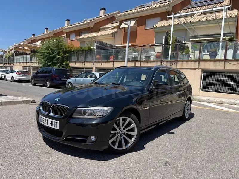 Usado BMW 318 143 CV (105 kW) 2011 Negro Familiar
