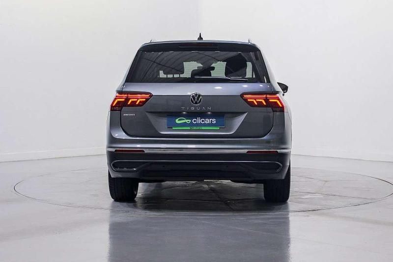 Usado VW Tiguan Allspace Life 150 CV (110 kW) 2022 Gris SUV