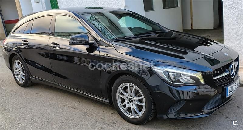 Negro Usado 2017 Mercedes CLA180 Shooting Brake AMG line Familiar | 19.490 € (Buen precio) - Imagen 1/4