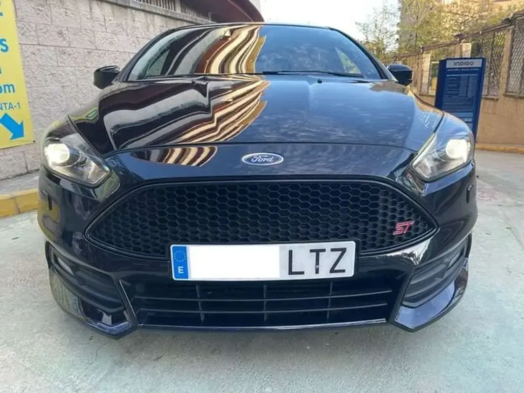 Usado Ford Focus ST 250 CV (183 kW) 2016 Negro Berlina