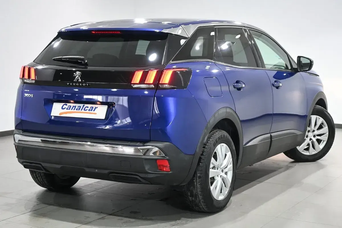 Usado Peugeot 3008 Allure 130 CV (95 kW) 2018 Azul SUV