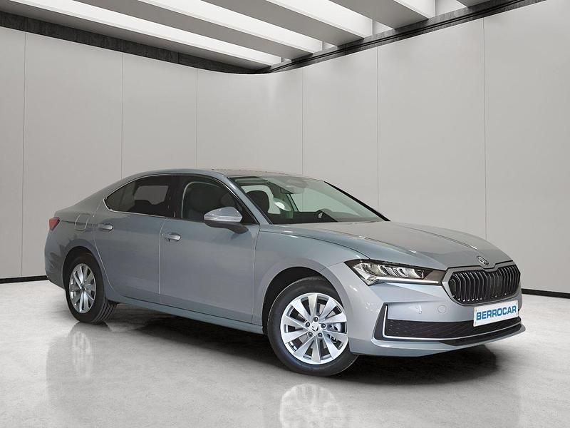 Usado Skoda Superb Selection 150 CV (110 kW) 2024 Gris Familiar