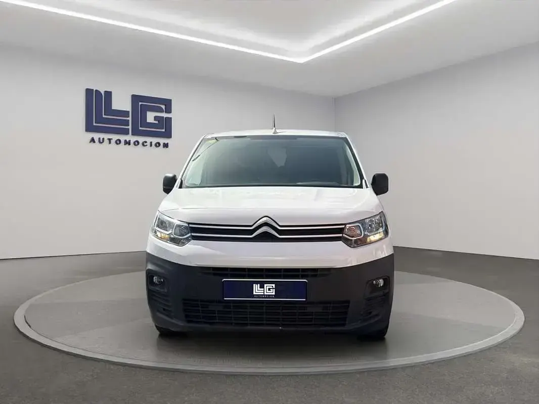 Usado Citroën Berlingo Feel 102 CV (75 kW) 2022 Blanco Monovolumen