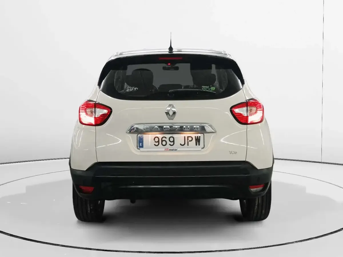 Usado Renault Captur Zen 90 CV (66 kW) 2016 Beige SUV