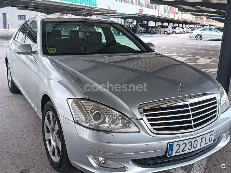 Usado Mercedes S320 235 CV (172 kW) 2007 Gris / plata Berlina
