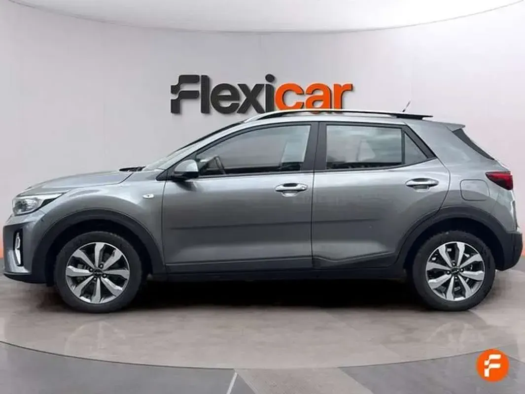 Usado Kia Stonic 84 CV (61 kW) 2023 Gris SUV