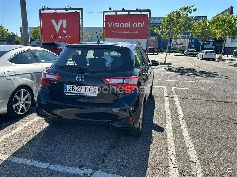 Usado Toyota Yaris Active 69 CV (50 kW) 2018 Negro Berlina