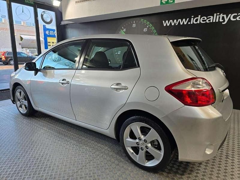 Käytetty Toyota Auris Hybrid Active 136 HP (100 kW) 2011 Harmaa Viistoperä