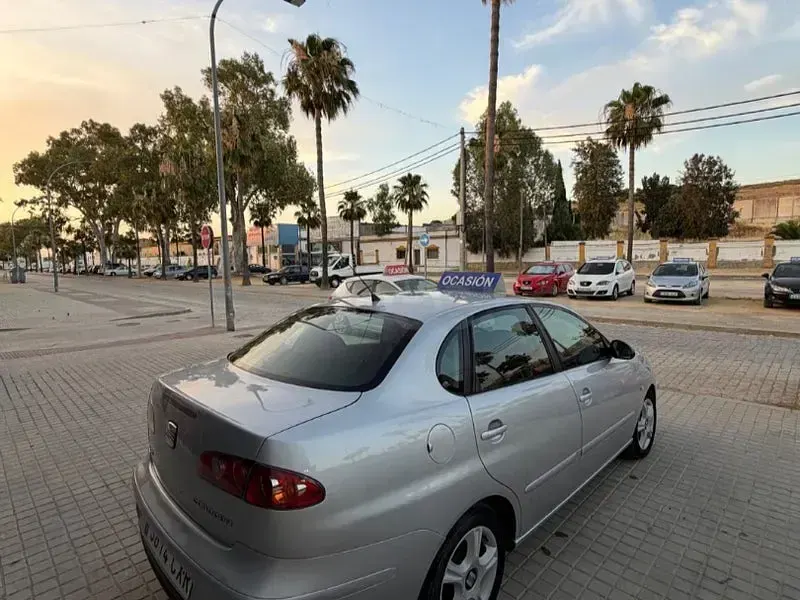 Usado Seat Cordoba Stylance 75 CV (55 kW) 2005 Gris / plata Berlina