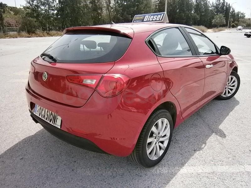 Usado Alfa Romeo Giulietta 120 CV (88 kW) 2017 Rojo Utilitario