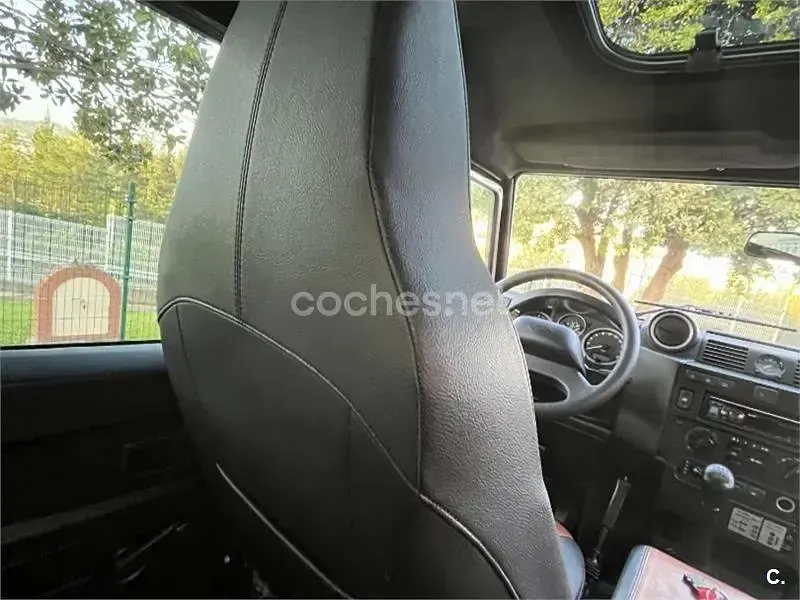 Usado Land Rover Defender 122 CV (89 kW) 2015 Gris / plata Familiar