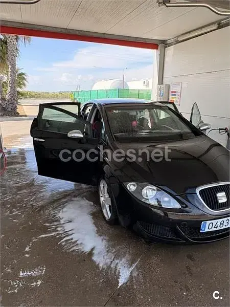 Usado Seat Leon Sport 105 CV (77 kW) 2007 Negro Utilitario