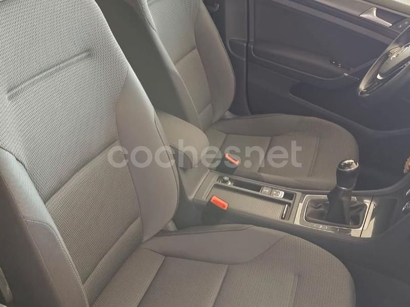 Usado VW Golf VII Advance 115 CV (84 kW) 2017 Gris / plata Berlina