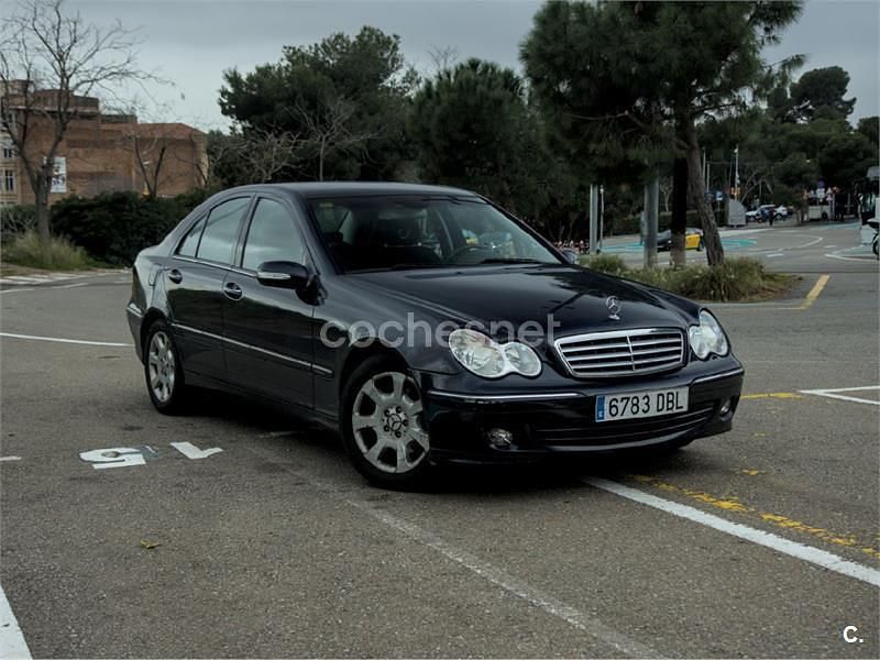 Usado Mercedes C220 Elegance 143 CV (105 kW) 2004 Azul Berlina