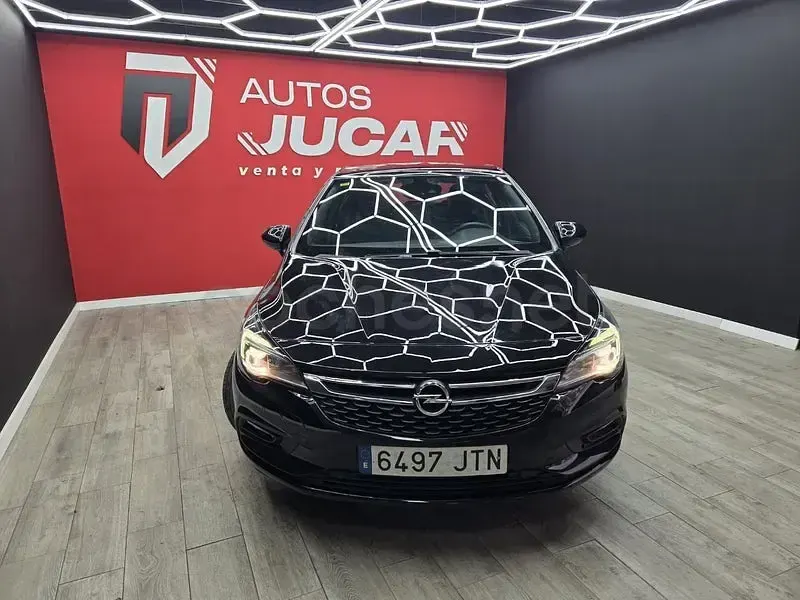 Usado Opel Astra Excellence 110 CV (80 kW) 2016 Negro Berlina