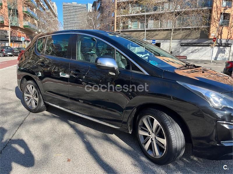 Usado Peugeot 3008 Allure 120 CV (88 kW) 2015 Negro Berlina