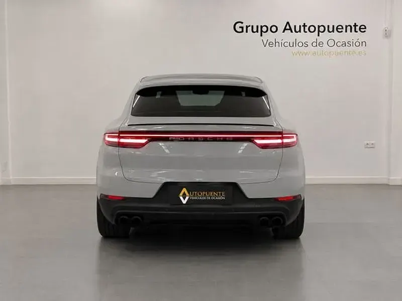 Usado Porsche Cayenne 440 CV (323 kW) 2019 Gris / plata SUV