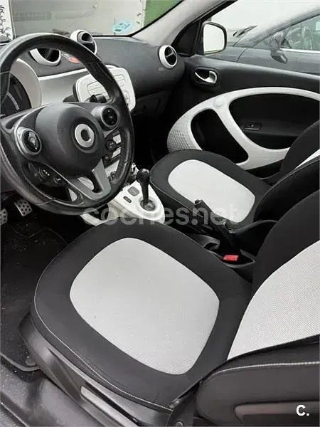 Usado Smart ForFour Passion 90 CV (66 kW) 2018 Negro Utilitario