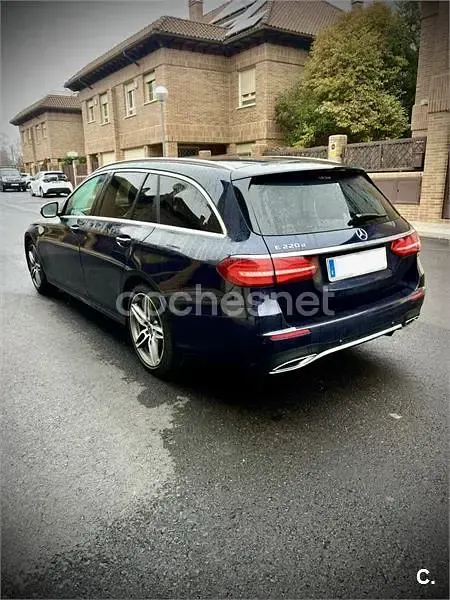 Usado Mercedes E220 194 CV (142 kW) 2019 Azul Familiar