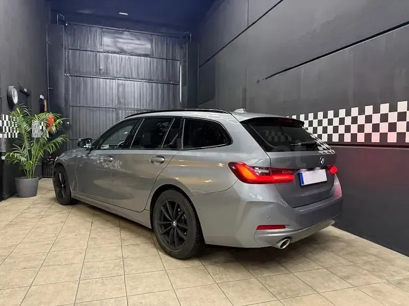 Usado BMW 318 Shadowline 150 CV (110 kW) 2023 Gris / plata Familiar
