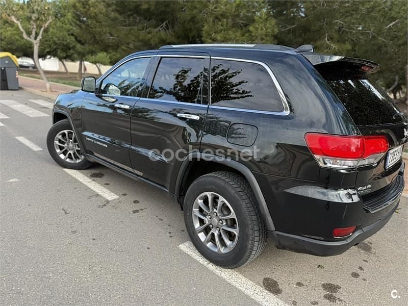 Usado Jeep Grand Cherokee Laredo 190 HP (139 kW) 2014 Verde SUV