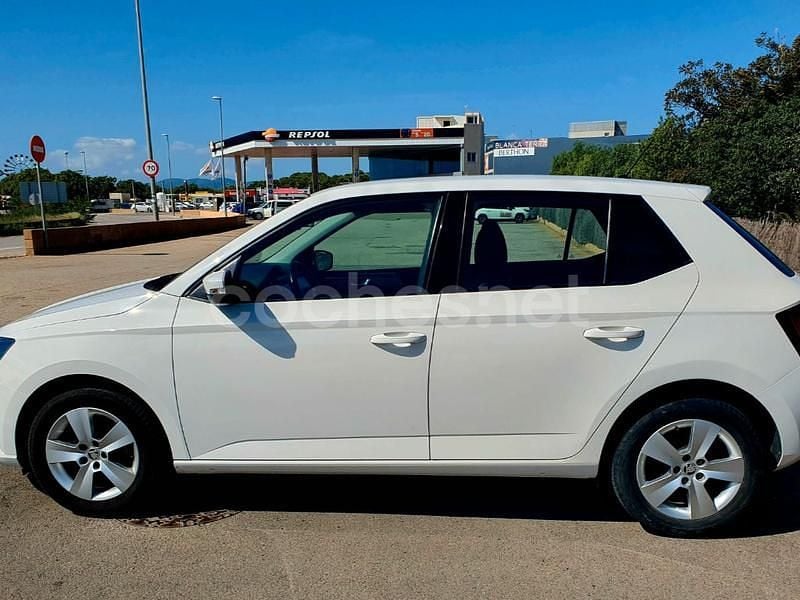 Blanco Usado 2019 Skoda Fabia Ambition Berlina | 9999 € (Buen precio) - Imagen 1/4