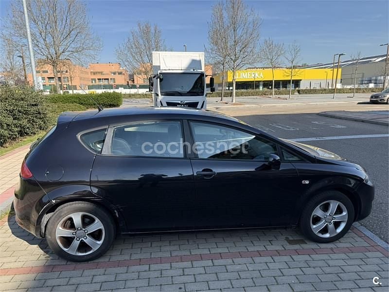 Usado Seat Leon Ecomotive 105 CV (77 kW) 2009 Negro Utilitario