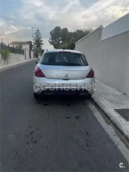 Usado Peugeot 308 Active 92 CV (67 kW) 2010 Gris / plata Berlina