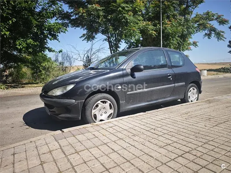 Usado Peugeot 206 75 CV (55 kW) 2003 Negro Berlina
