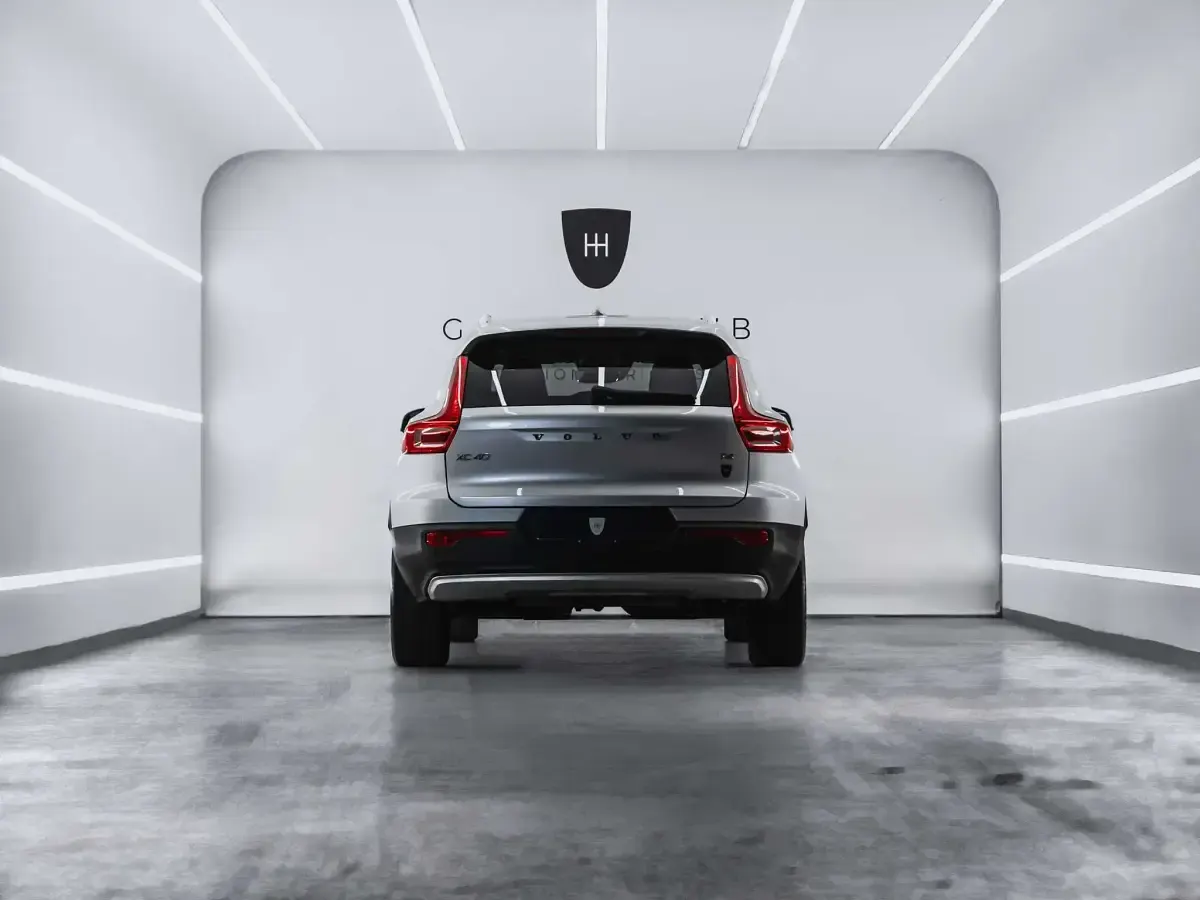 Usado Volvo XC40 Momentum 190 CV (139 kW) 2019 Gris / plata SUV