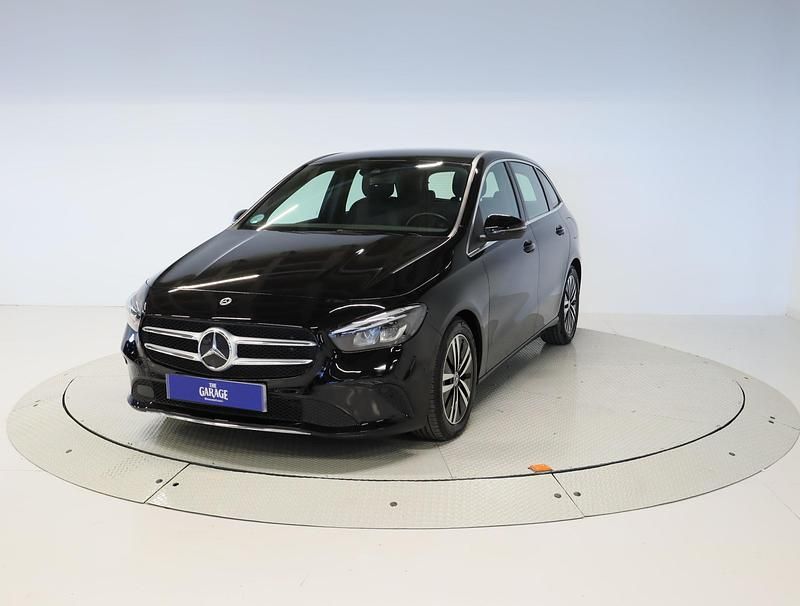 Negro Usado 2021 Mercedes B180 Monovolumen | 28.900 € (Precio justo) - Imagen 1/4