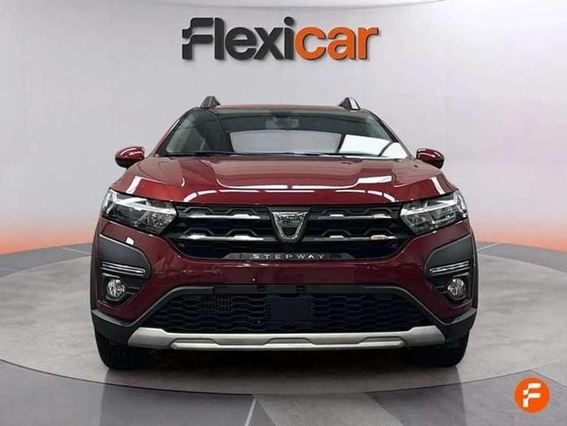 Usado Dacia Sandero Comfort 91 CV (66 kW) 2022 Rojo Utilitario