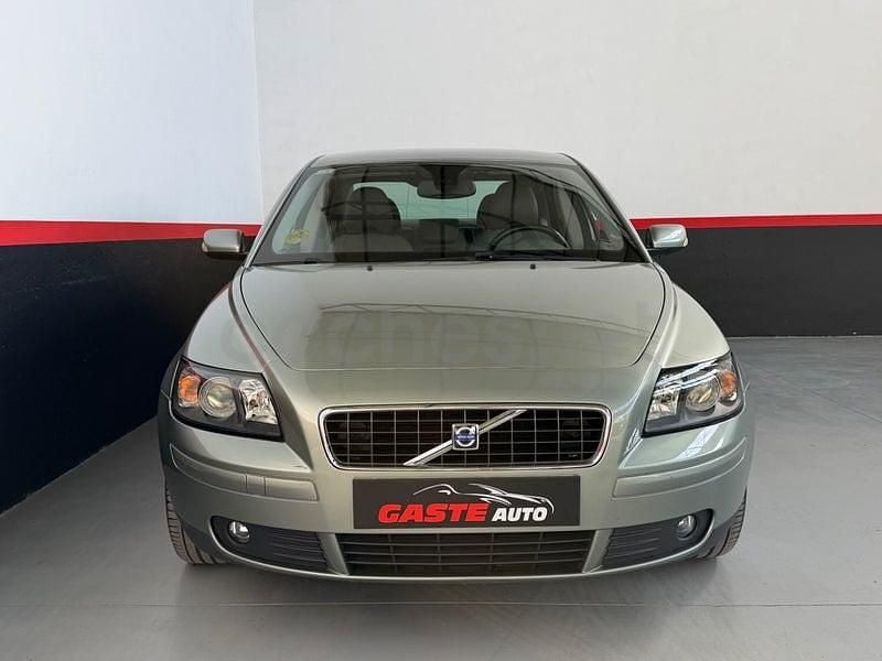 Usado Volvo S40 Momentum 136 CV (100 kW) 2006 Beige Berlina