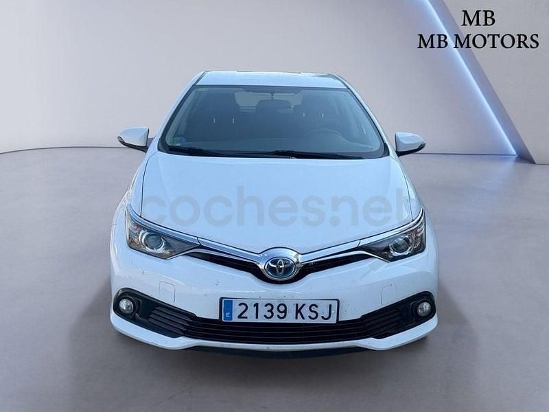 Usado Toyota Auris Hybrid Business Edition 136 CV (100 kW) 2019 Blanco Berlina